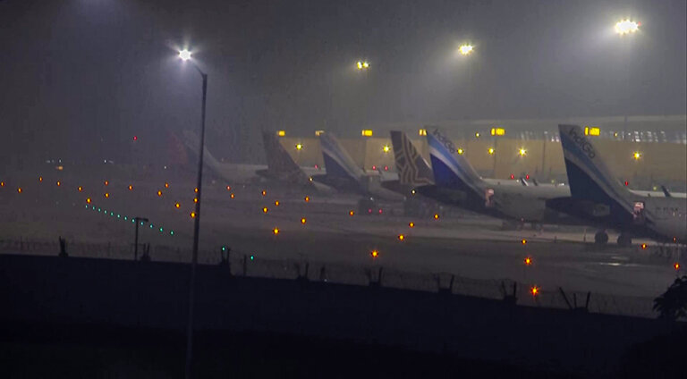 24 trains | several flights delayed | due to dense fog | delhi | delhi airpot | shreshth bharat |