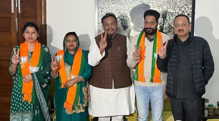 Three Aam Aadmi Party Chandigarh councillors join BJP in Delhi