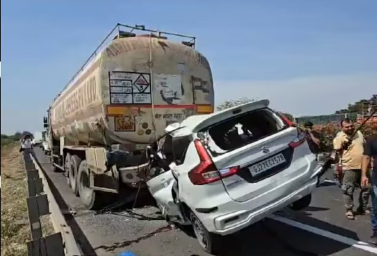 Accident, Road Accident, Ahmedabad Vadodara Expressway, Gujarat,