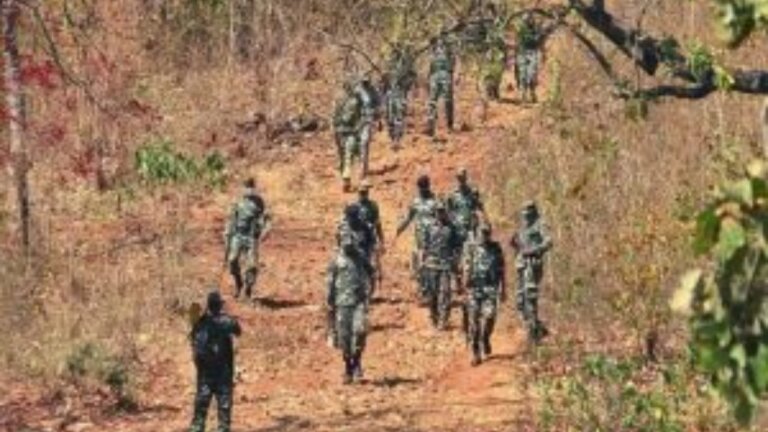 security personnel encounter seven maoists