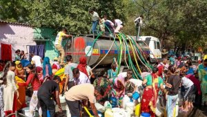 Delhi Water Crisis Update aap bjp Political turmoil There will be cuts in VVIP areas read here in detail