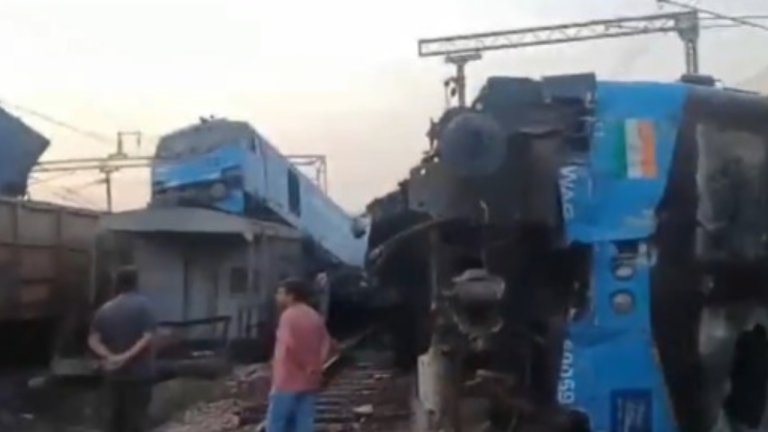 punjab-train-accident-fatehgarh-sahib-sirhind-two-goods-trains-and-passenger-train-collided-many-injured