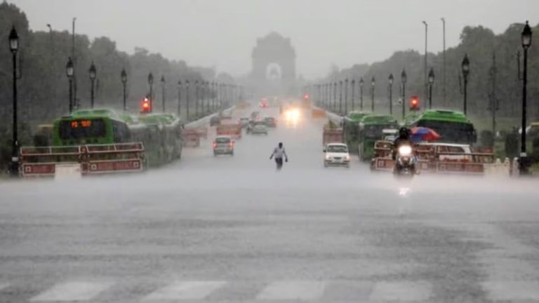 Uttar Pradesh Weather | Update Monsoon arrives in Uttar Pradesh | heavy rains in Delhi | Monsoon arrives in Delhi