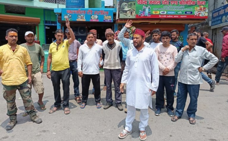 Kedarnath Temple Construction In Delhi pilgrim-priests-and-kedar-ghati-people-angary