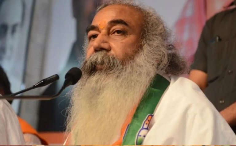 Controversy erupted over Shankaracharya's statement Acharya Pramod Krishnam again raised questions