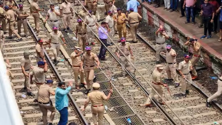 Badlapur School Protest