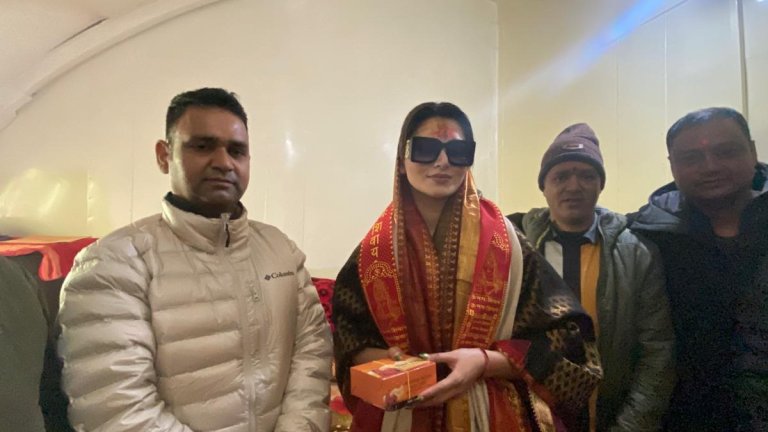 Actress Urvashi Rautela Visit Badrinath Temple