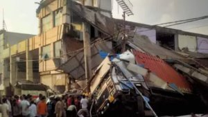 3 storey building collapsed in Lucknow 4 people lost their lives; more than 20 injured