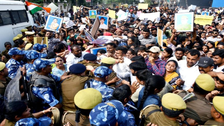 UPPSC Prayagraj Protest