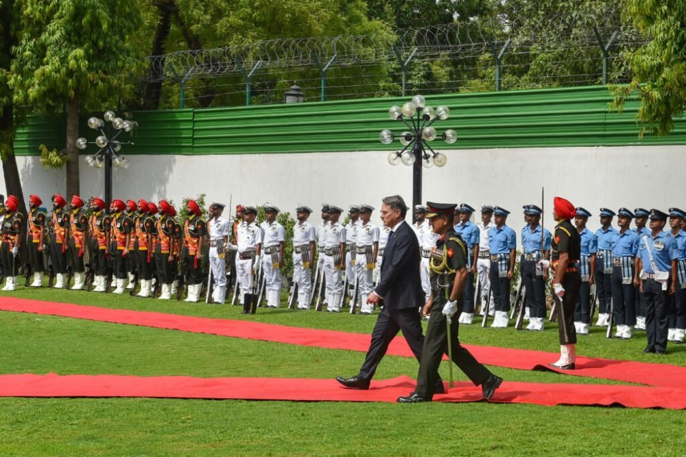 New Delhi: Australian Deputy Prime Minister and Defence Minister Richard Marles inspects a guard of honour at Vigyan Bhawan, in New Delhi, Wednesday, June 22, 2022. (PTI Photo/Manvender Vashist)    (PTI06_22_2022_000024B)