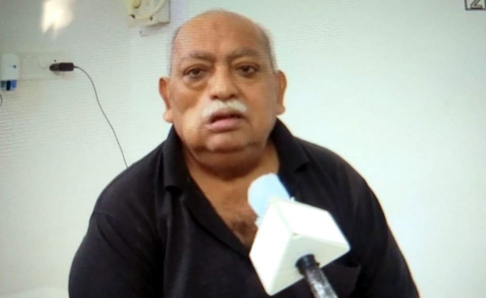 Uttar Pradesh, Nov 02 (ANI): Renowned poet Munawwar Rana reacting after an FIR filed against him, in Lucknow on Monday. (ANI Photo)