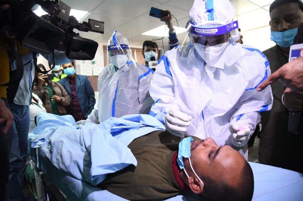 Patna, Dec 27 (ANI): Medics take a nasal swab sample of a man for COVID-19 testing at an isolation ward during a mock drill organised to check the Coronavirus preparedness, at Indira Gandhi Institute of Medical Sciences (IGIMS), in Patna on Tuesday. (ANI Photo)
