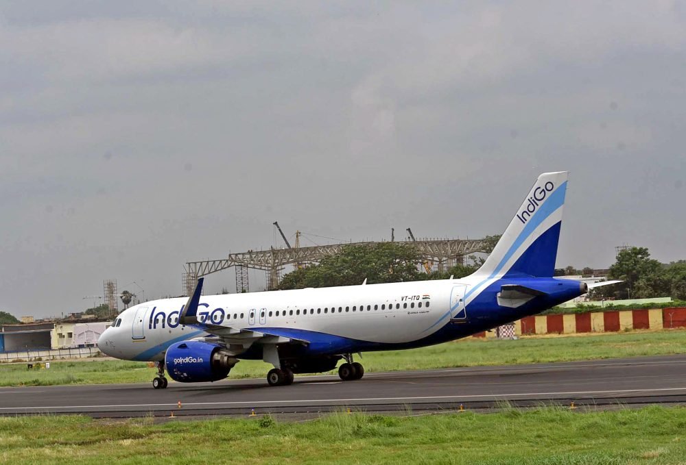 Patna, Aug 04 (ANI): An Indigo flight flying from Patna to Delhi makes an emergency landing at Patna airport due to one of its engines malfunctioning, in Patna on Friday. (ANI Photo)