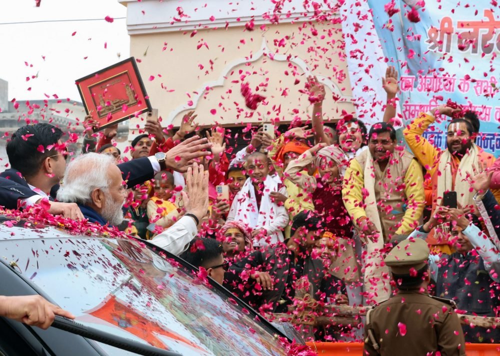 Ayodhya, Dec 30 (ANI): Prime Minister Narendra Modi being showered with rose petals by the people upon his arrival in Ayodhya on Saturday. (ANI Photo)