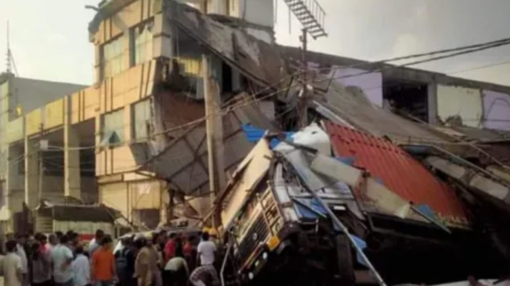Lucknow Building Collapsed 3 storey building collapsed in Lucknow 4 people lost their lives; more than 20 injured