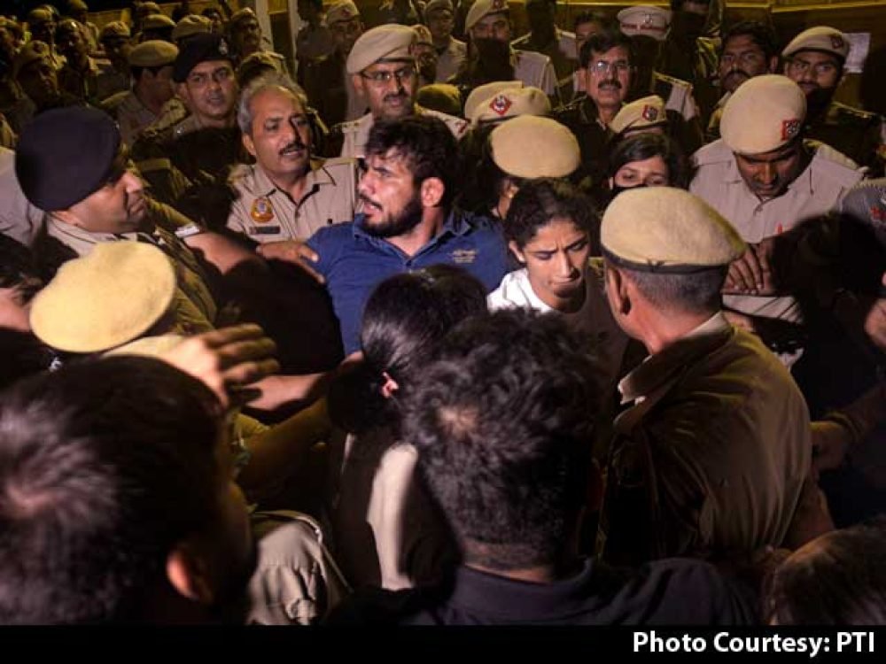 nc95efk8_wrestler-protest-pti_640x480_04_May_23